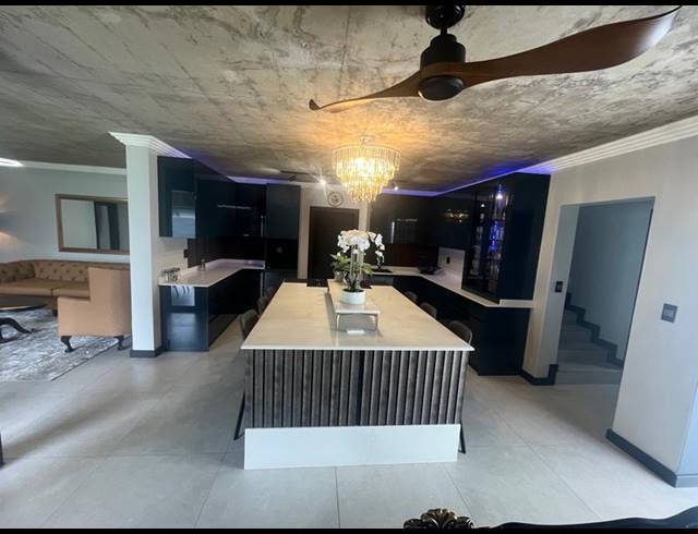 4 BEDROOM HOUSE FOR SALE IN LYNNWOOD